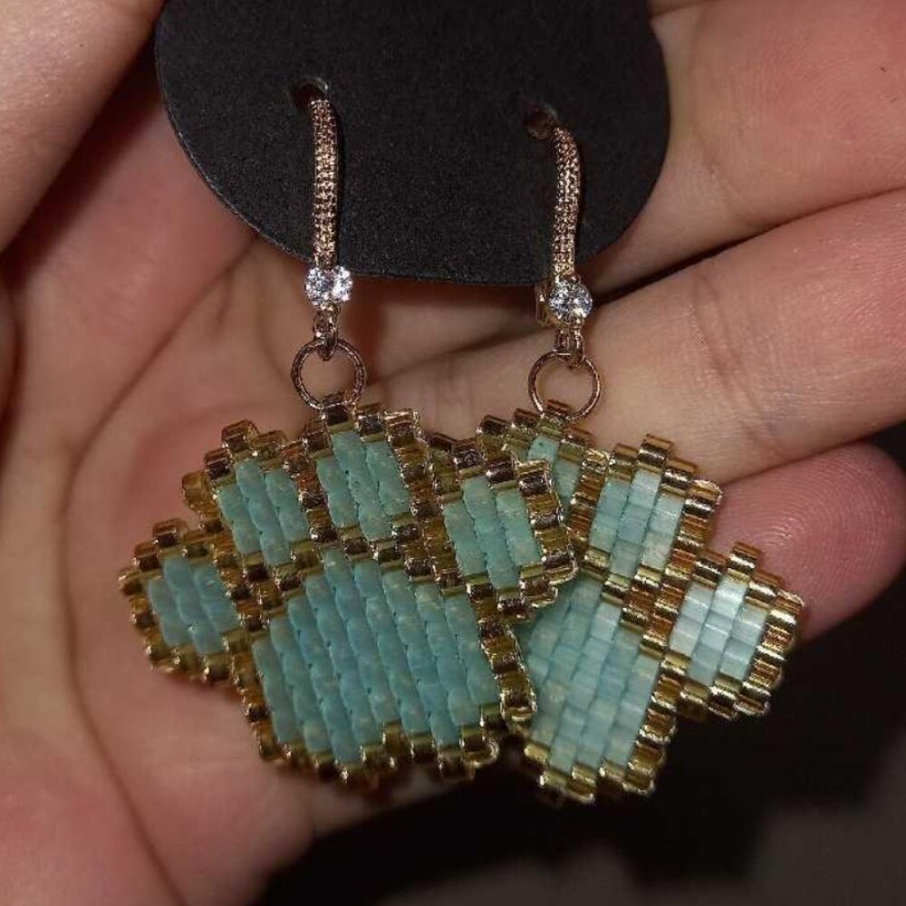 Beaded Paw Print Earrings – 💕 Gift for the pet parents)